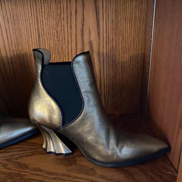John Fluevog gold Ara boot - Picture 2 of 5